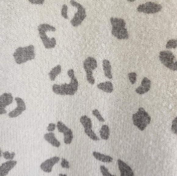 Sweater - Picture 2 of 6